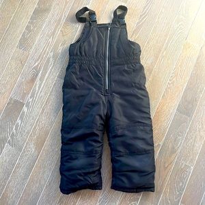 Carter’s Snow Bib Boys 4T, practically new!